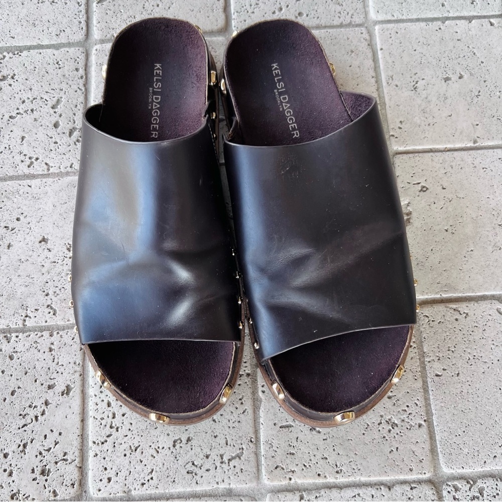 KELSI DAGGER Sandals Squish Buffalo Stud Slide Espresso Leather Gold - Picture 6 of 11